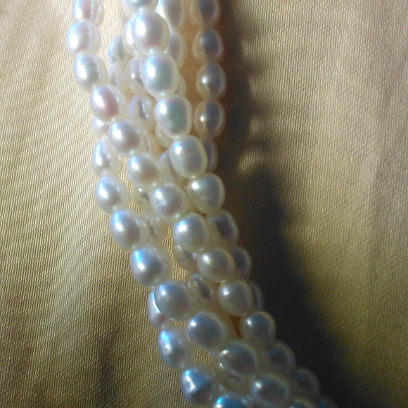 BNWOT VINTAGE ( NECKLACE, BRACELET) AUTHENTIC PEARL SET W/ UNIQUE BALL CLASP - Picture 4 of 6